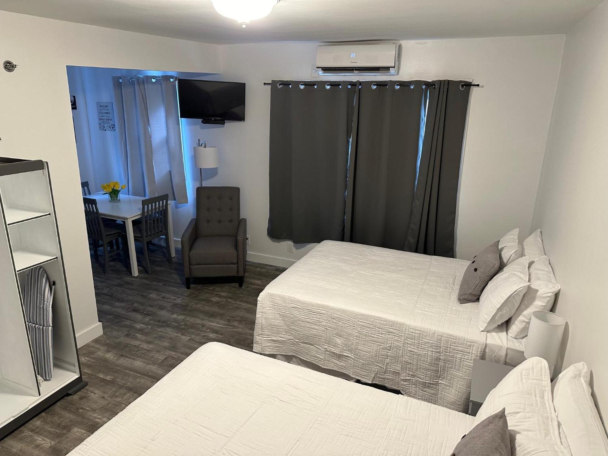 Hotel Ponce De Leon Коръл Гейбълс Екстериор снимка