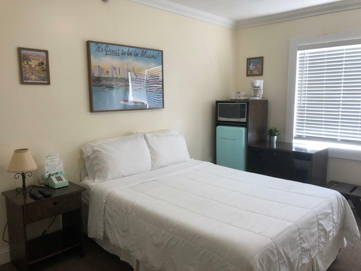Hotel Ponce De Leon Коръл Гейбълс Екстериор снимка